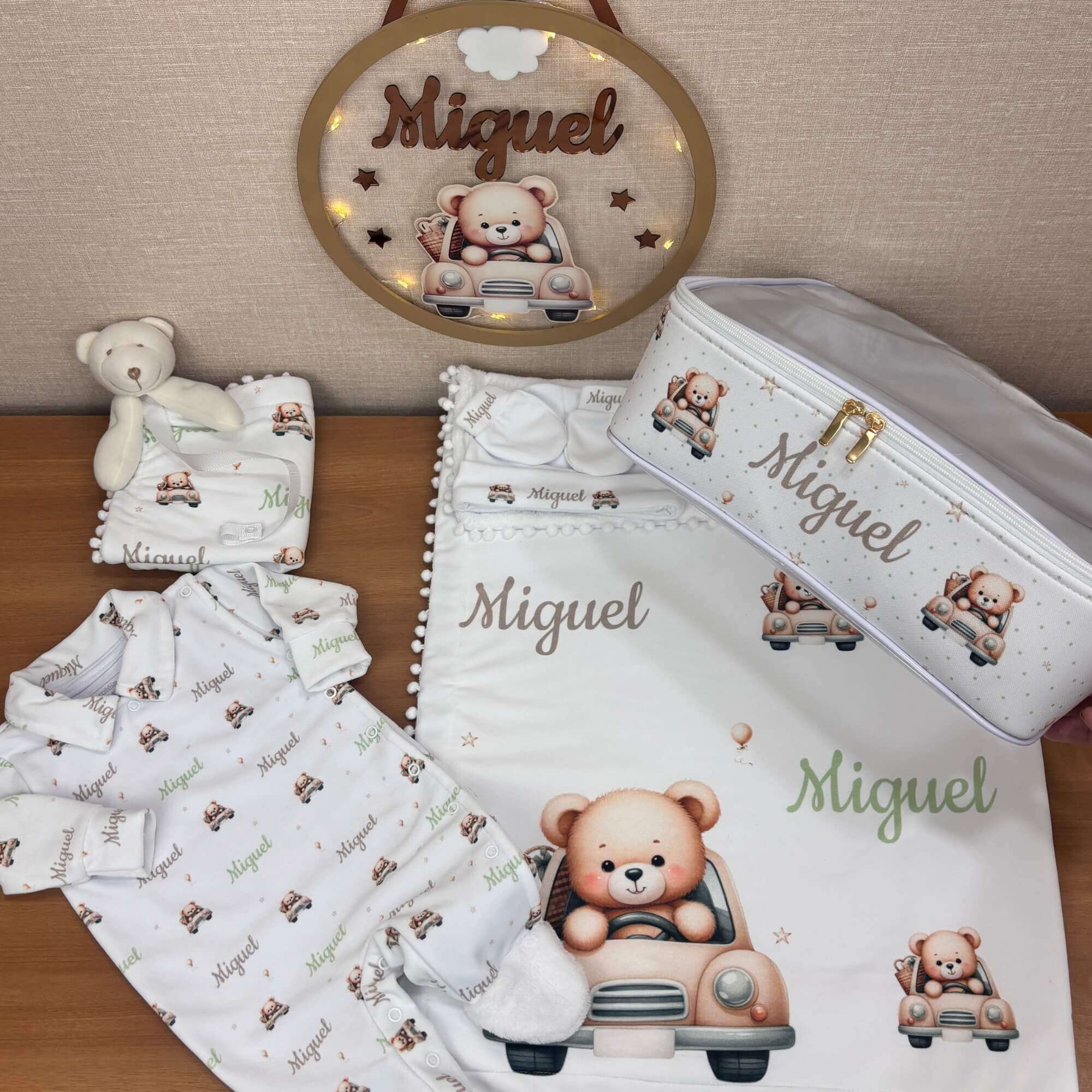 Saída Maternidade na Malinha e Placa – Personalizada com Amor e Exclusividade