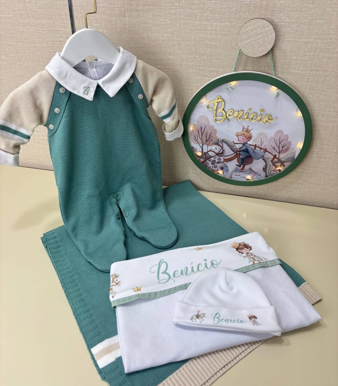 Kit Maternidade Elegance Baby-Um kit exclusivo e sofisticado, feito para receber o bebê com elegância, aconchego e personalização única.